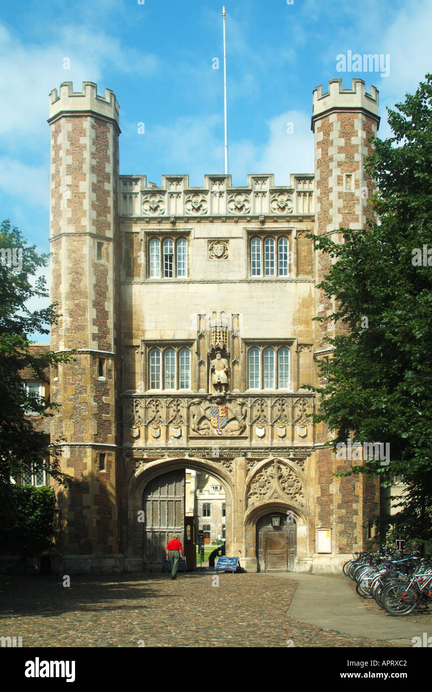 Universitätsstadt Cambridge Trinity College große Tor in Trinity Street einschließlich der Statue von König Henry V111 Stockfoto