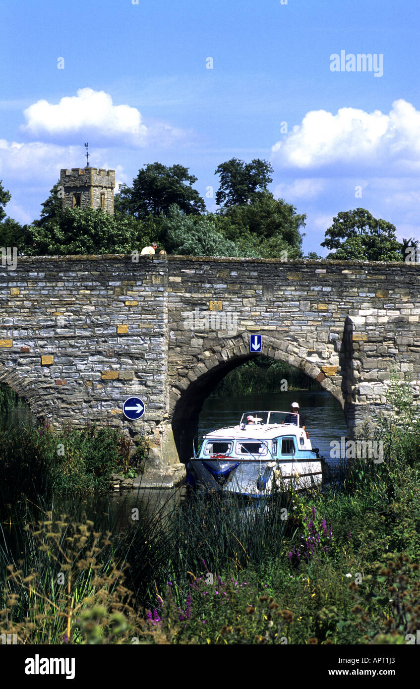 Cabin-Cruiser am Fluss Avon bei Bidford-on-Avon, Warwickshire, England, UK Stockfoto