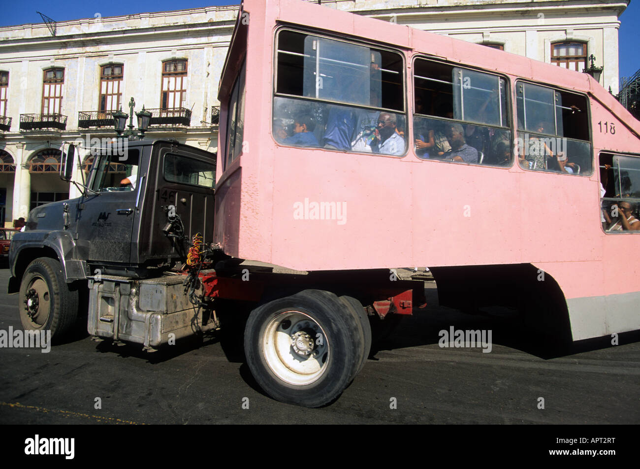 Karibik Kuba Havanna rosa Kleinbusse Stockfoto