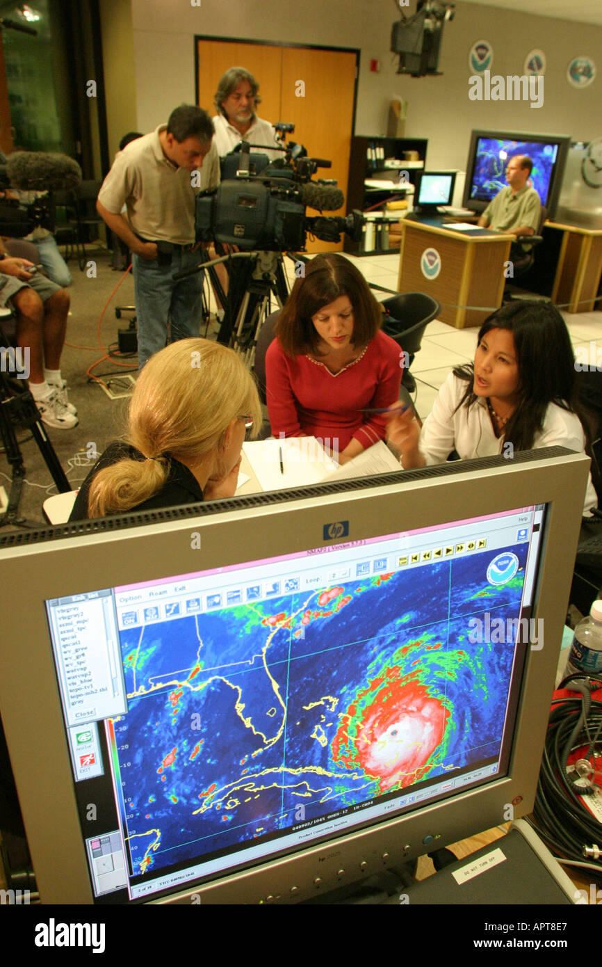Miami Florida, NOAA, National Weather Service, National Hurrian Center, Center, Fernsehreporter, Meteorologen, Wetterverfolgung, Hurrian Frances, CO Stockfoto