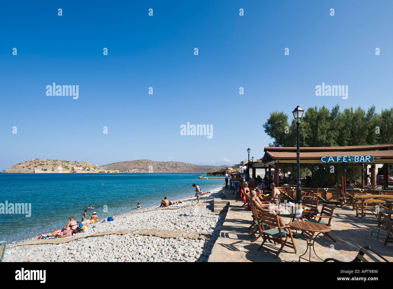 Am Strand Cafébar, Plaka, in der Nähe von Provinz Lasithi, Elounda, Kreta, Griechenland, Nordküste Stockfoto