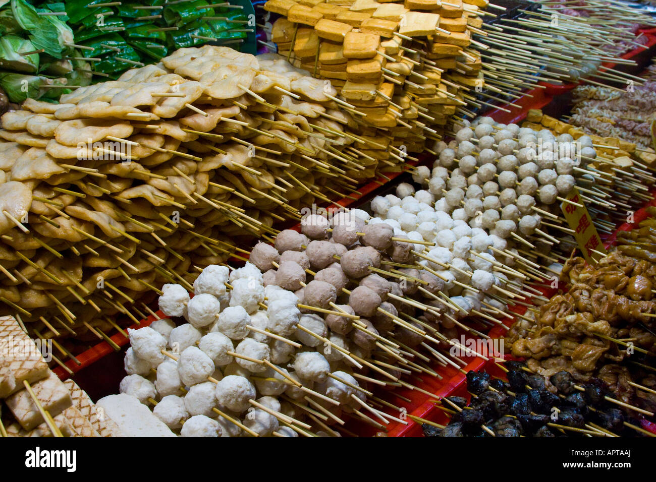 Fleisch am Spieß auf einer Street Food Vendor in einem Shi Lin Market InTaipei Taiwan Stockfoto
