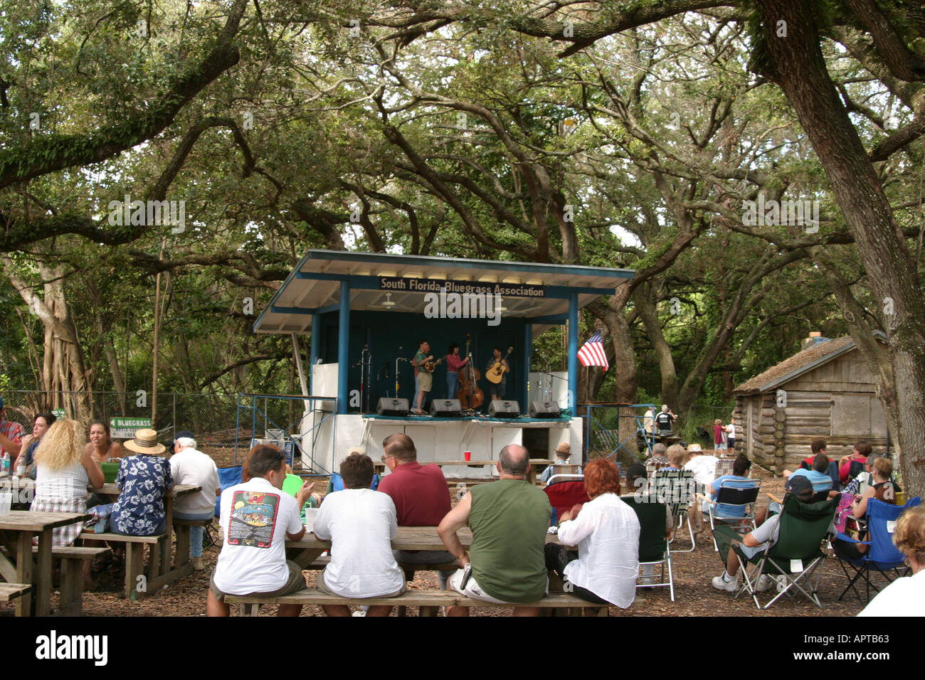 North Miami Beach Florida, South Florida Bluegrass Association, monatliches Festival, Festivalmesse, Country-Musik, Publikum, Menschenmenge, Bühne, Musiker, FL100304002 Stockfoto