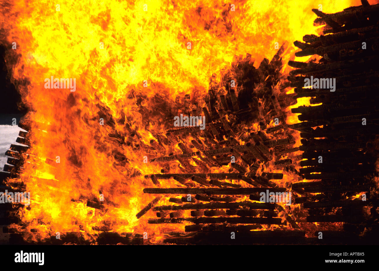 Jack Daniels Whiskey Holzkohle Feuer whisky Stockfotografie Jack Daniels Whiskey Holzkohle Feuer whisky Stockfotografie