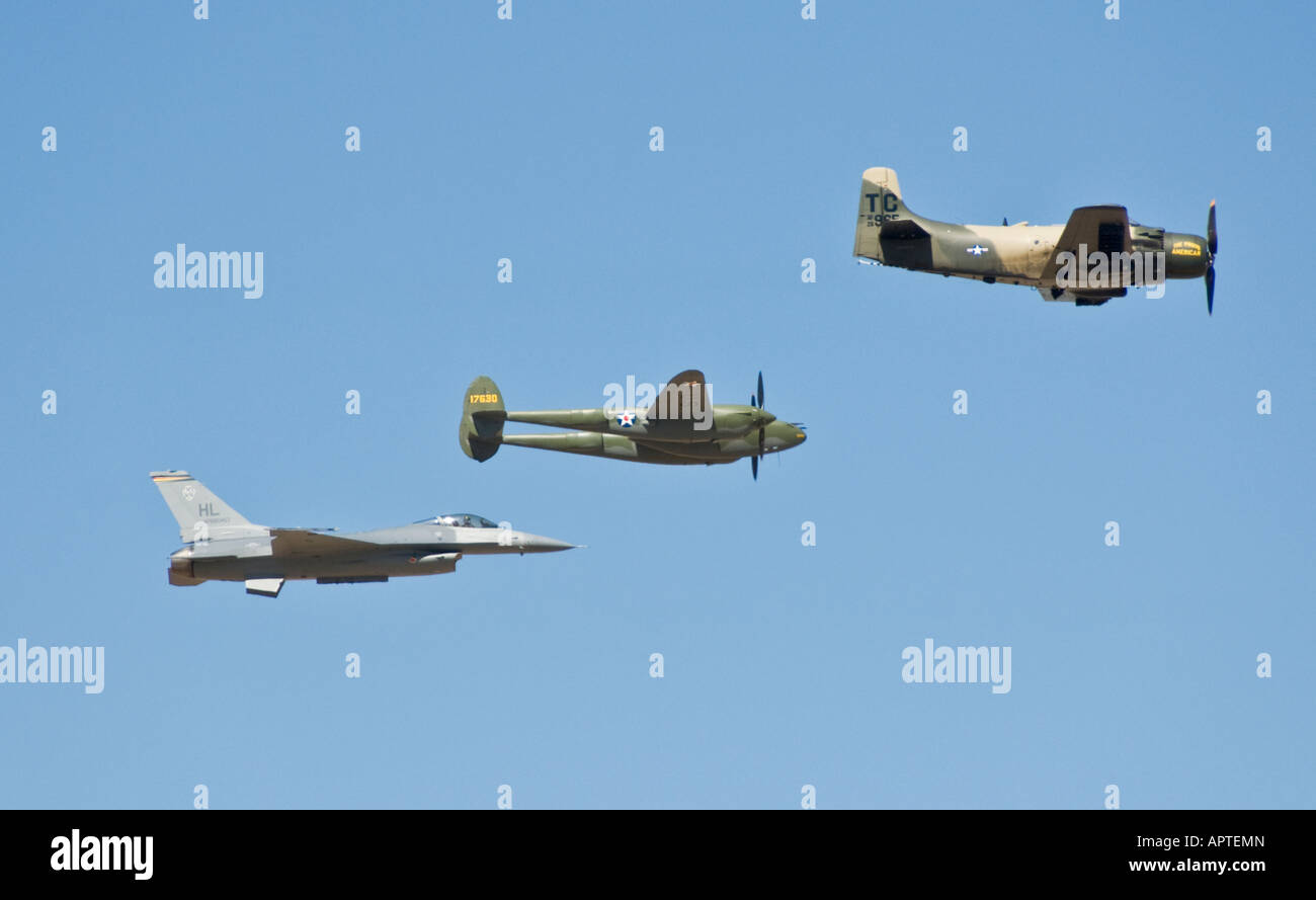 Nevada Reno Air Races Heritage Flight A1E P38 F16 Stockfoto