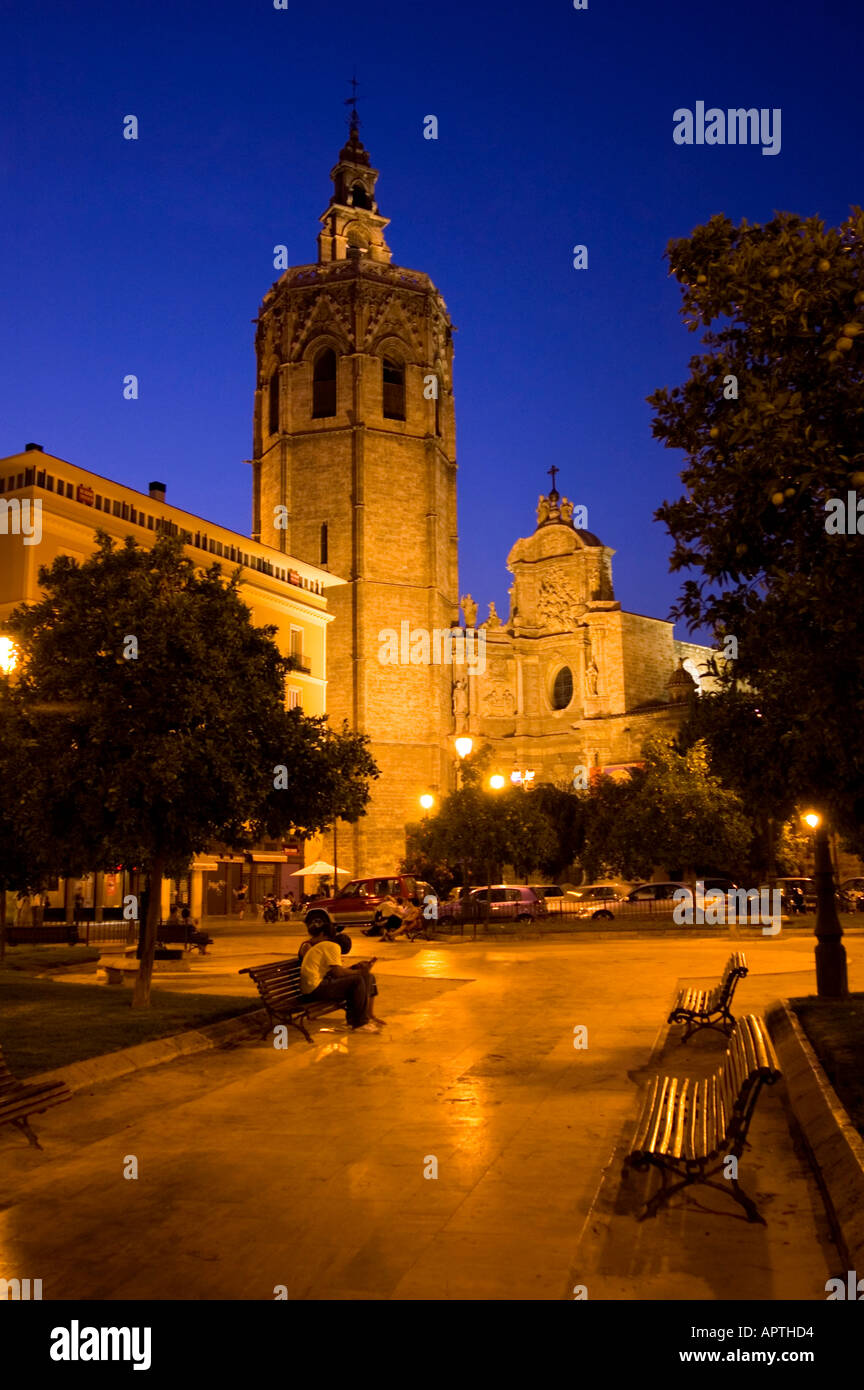 Haupteingang zur Kathedrale und Glockenturm Miguelete am Plaza De La Reina Valencia, Spanien Stockfoto