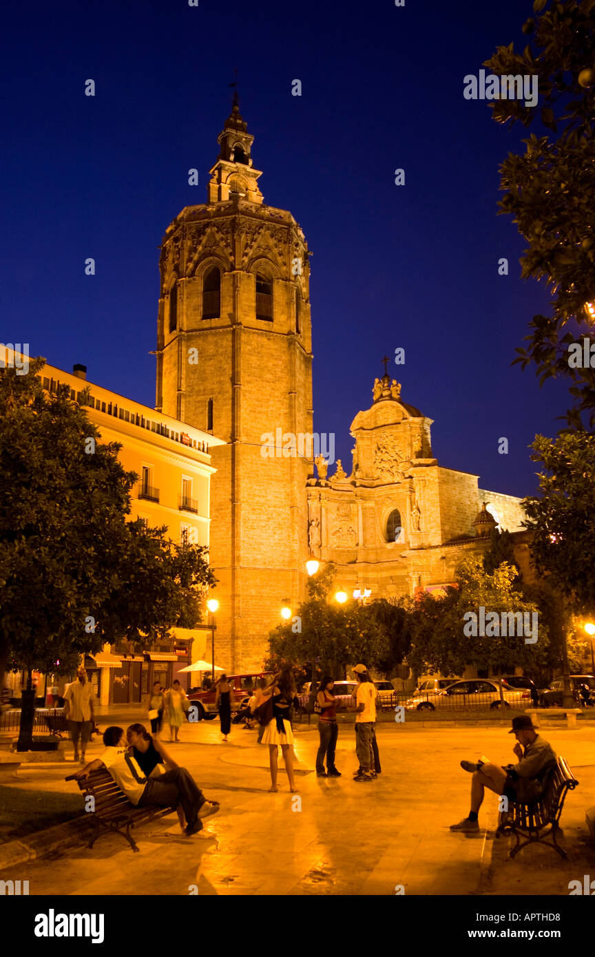 Haupteingang zur Kathedrale und Glockenturm Miguelete am Plaza De La Reina Valencia, Spanien Stockfoto