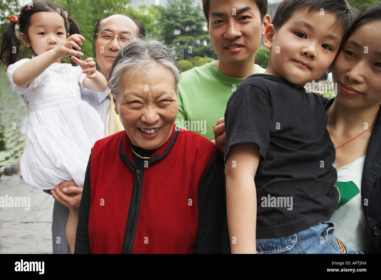 Porträt des generationsübergreifenden asiatischen Familie Stockfoto