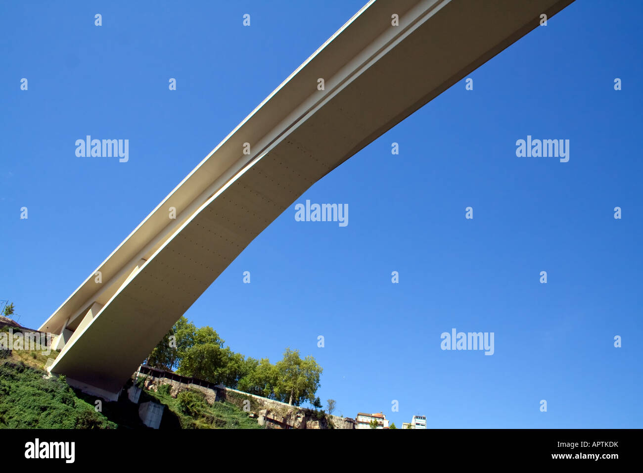Infante Brücke in Porto, Portugal. Verbindet Porto und Vila Nova De Gaia, über den Fluss Douro. Ein Projekt der António da Fonseca. Stockfoto