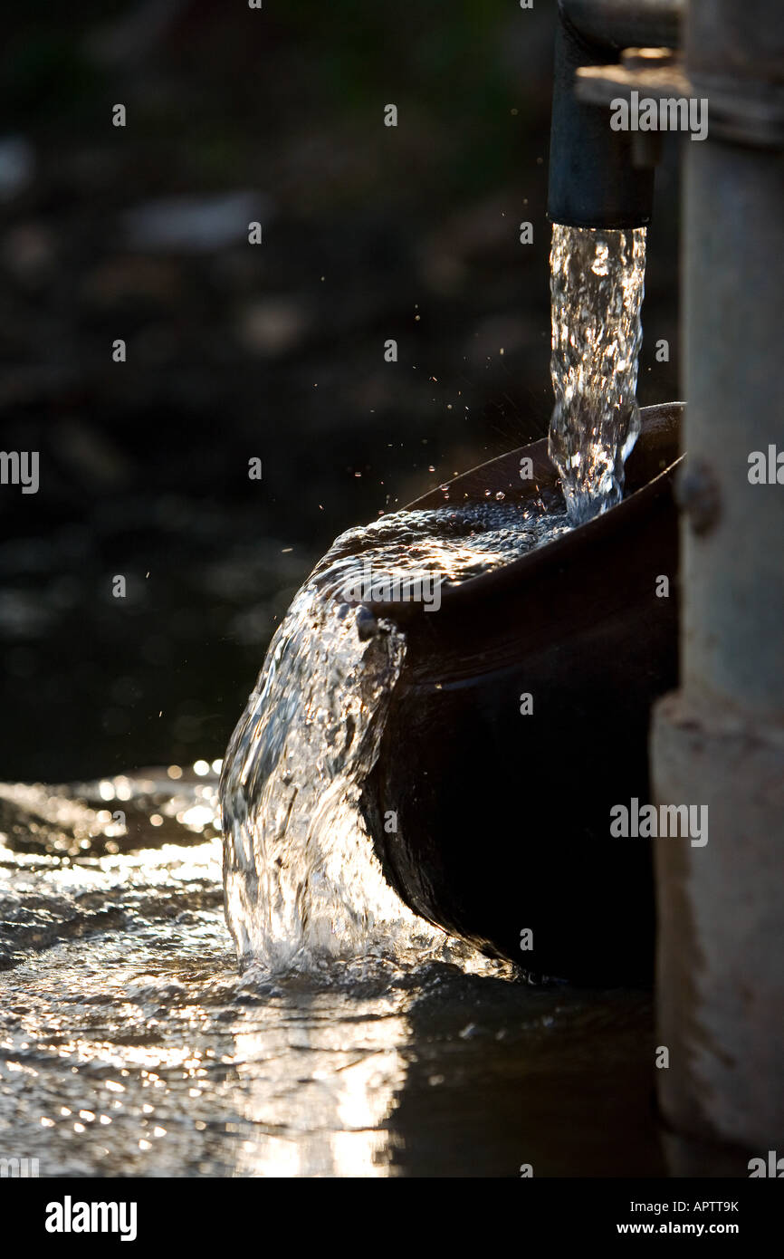Handpumpe wasser -Fotos und -Bildmaterial in hoher Auflösung – Alamy