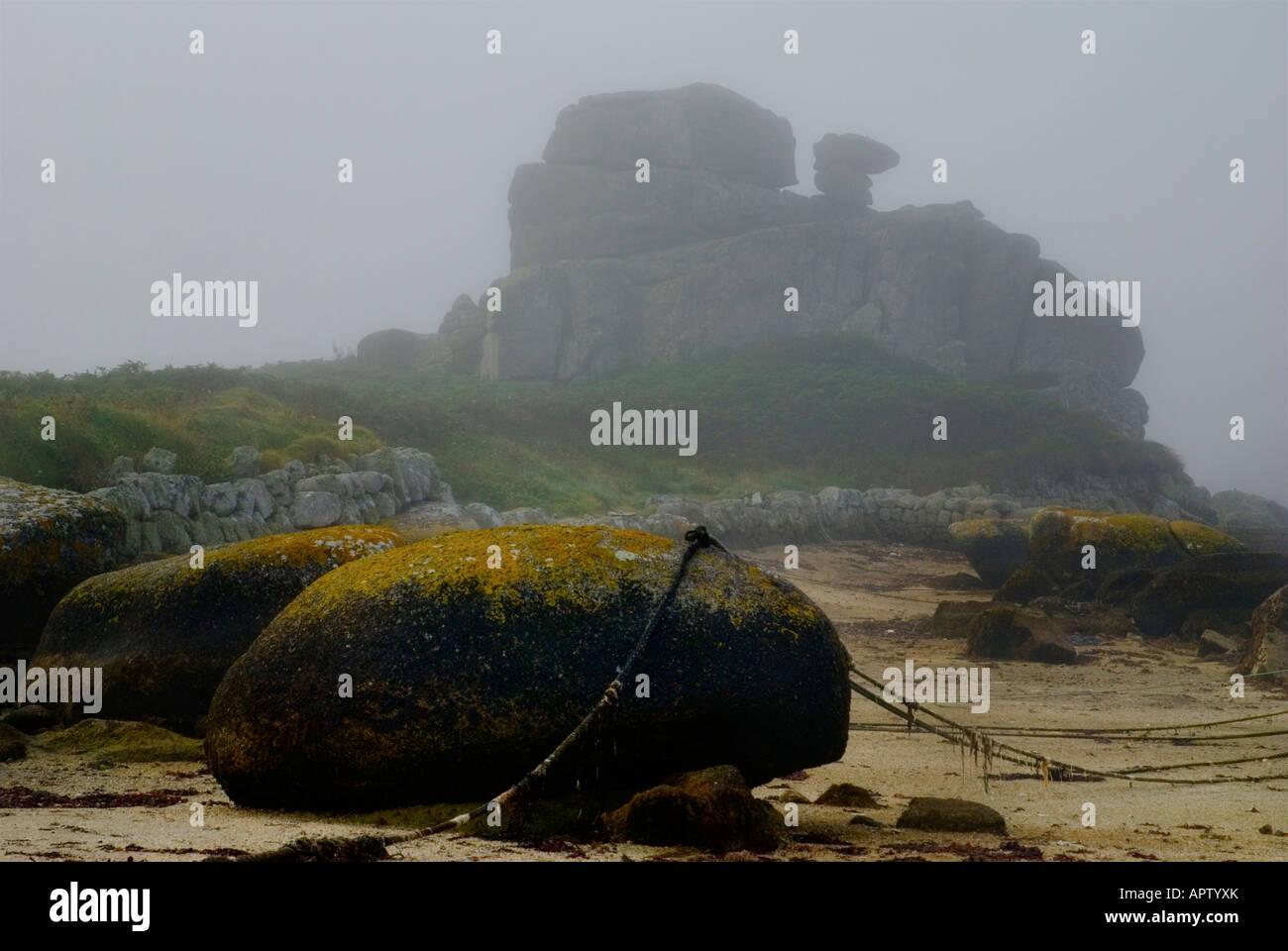 Die geladen Camel Rock in Porth Hellick auf St Marys Insel Scilly Isles England UK Stockfoto