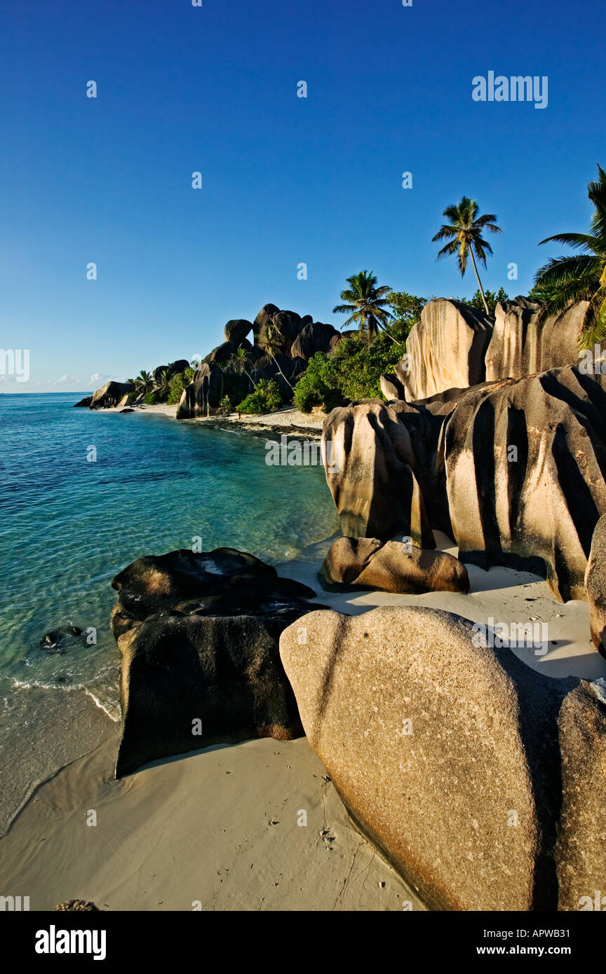 Blick auf Strand und Granit Boulders Anse Source d Argent Strand La Digue Island-Seychellen Stockfoto