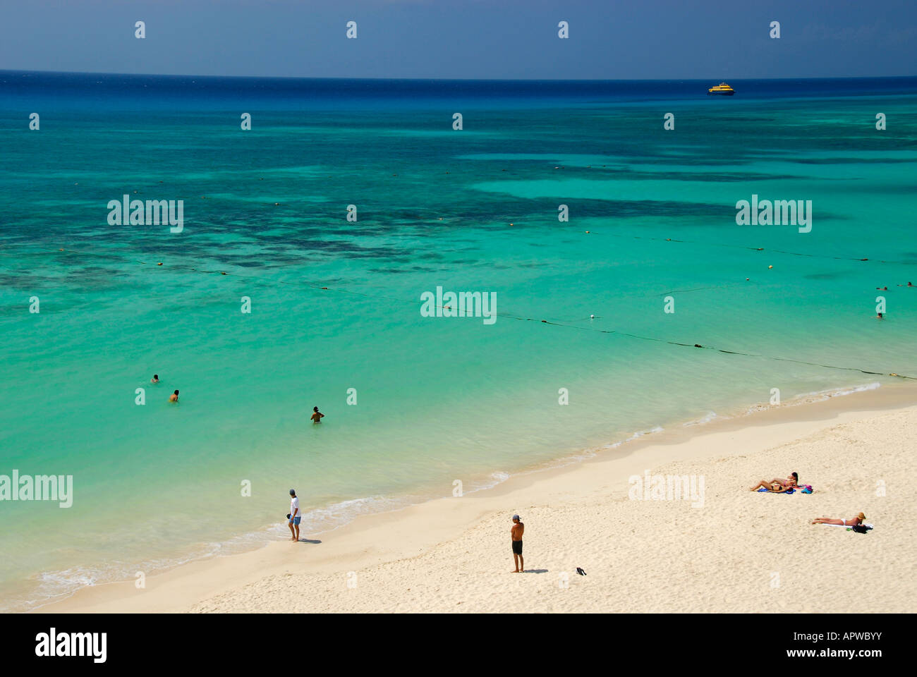 Menschen am Playa del Carmen Strand, Playa del Carmen, Quinatana Roo Zustand, Mexiko, Nordamerika Stockfoto