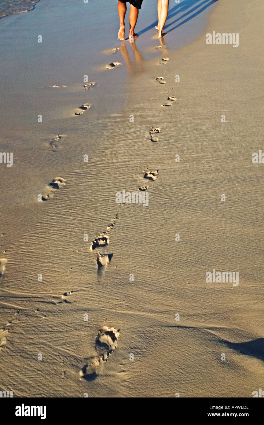 Fußabdrücke von Menschen zu Fuß am Strand Modell freigegeben Seychellen Cousine Island Stockfoto