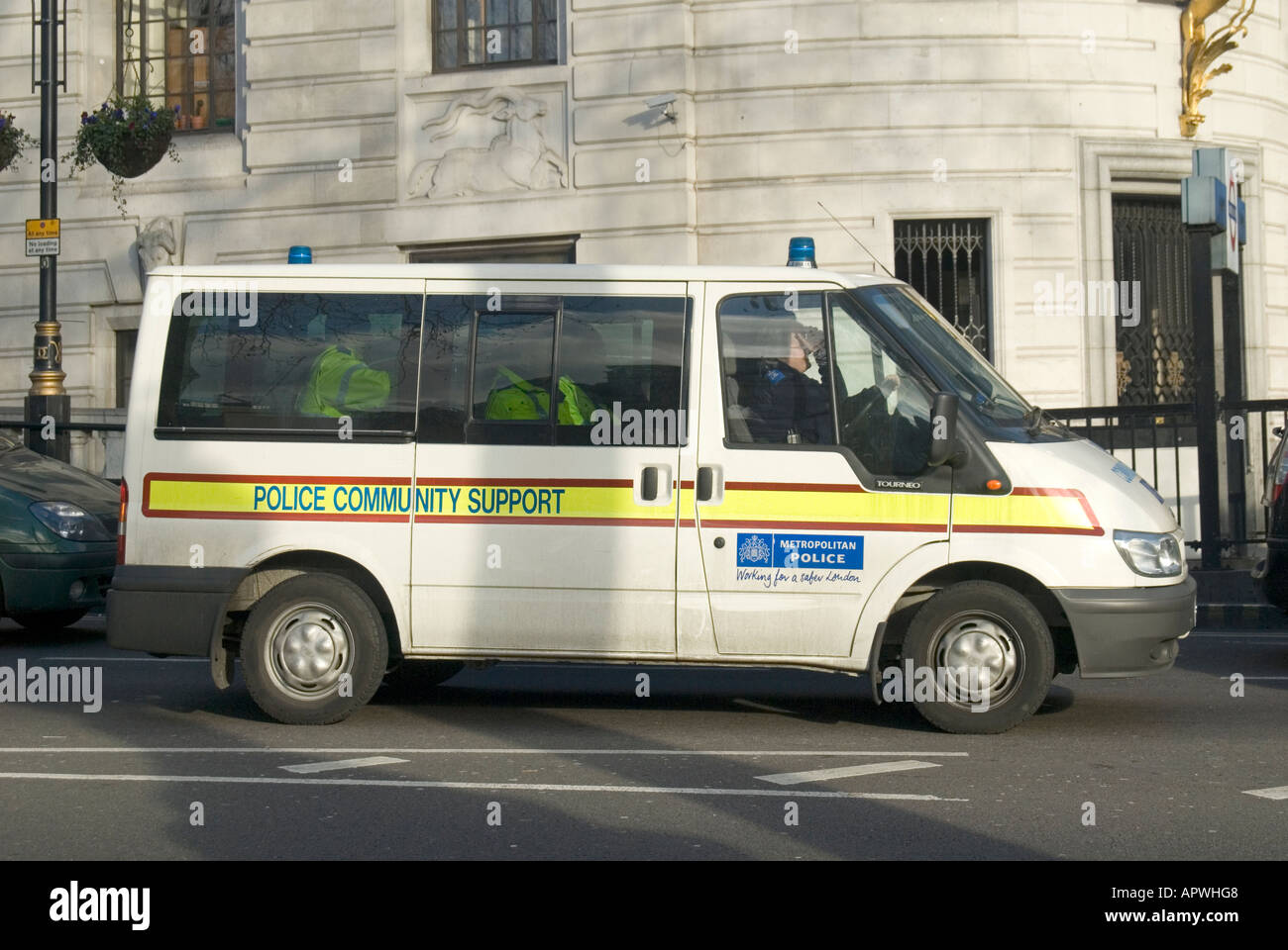 London Mini-Bus vermitteln Gemeinschaft Unterstützung Polizeibeamte Stockfoto