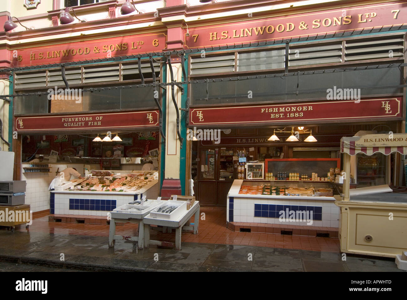 City of London Historical Victorian Linwood Fishmonger Business Shop vor dem berühmten legendären Leadenhall Covered Street Market Gracechurch Street England Stockfoto