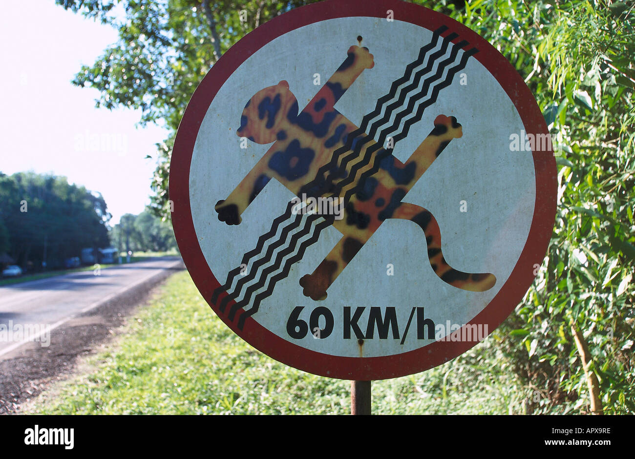 Vorsicht bei Tieren, humorvolle Verkehrsschild, Warnschild, Nationalpark Iguaçu, Brasilien, Südamerika Stockfoto
