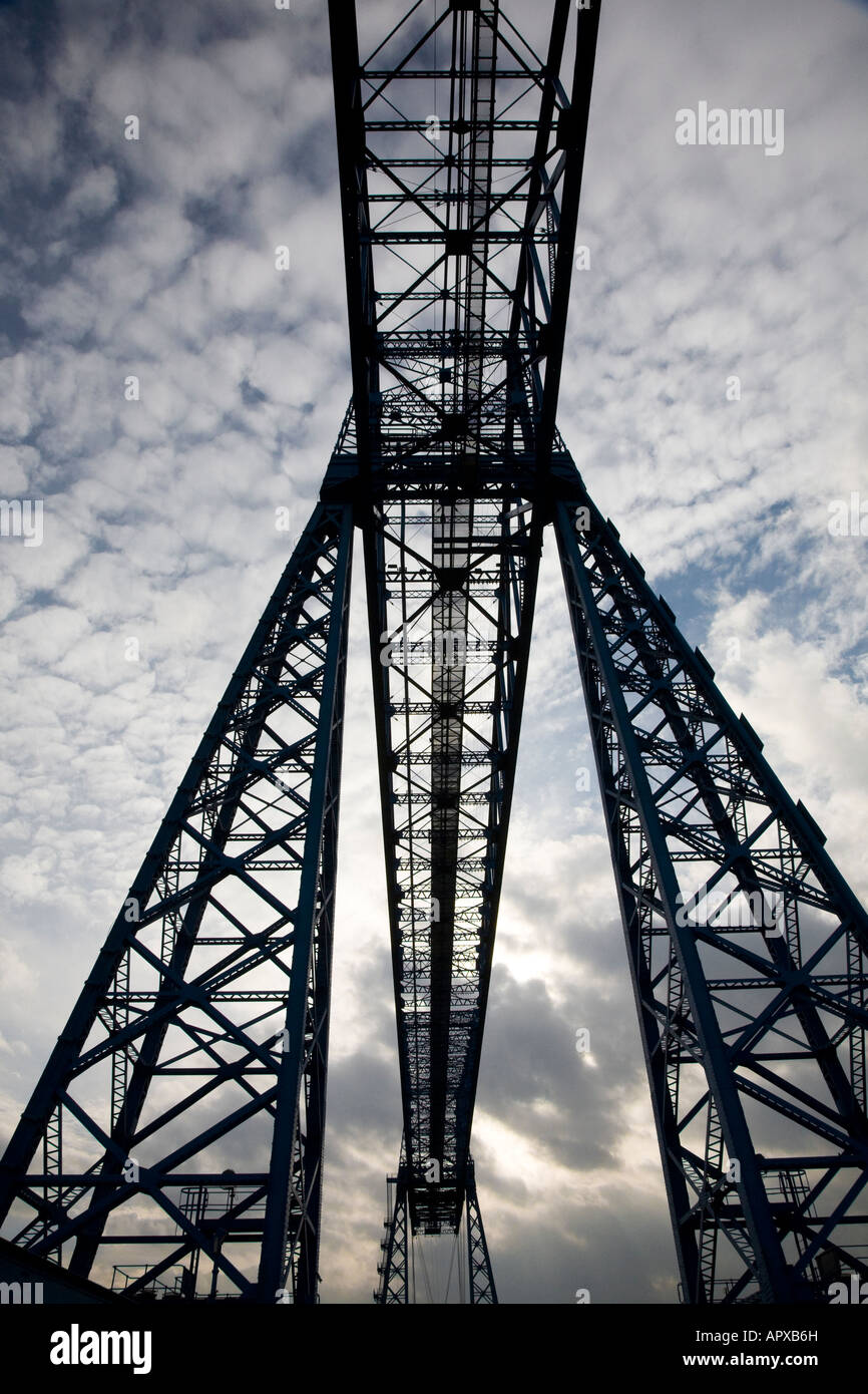 Tees Transporter Bridge, oder die Middlesbrough Transporter Aerial Transfer Ferry Bridge ist die am weitesten stromabwärts gelegene Brücke über den Fluss Tees, England Stockfoto