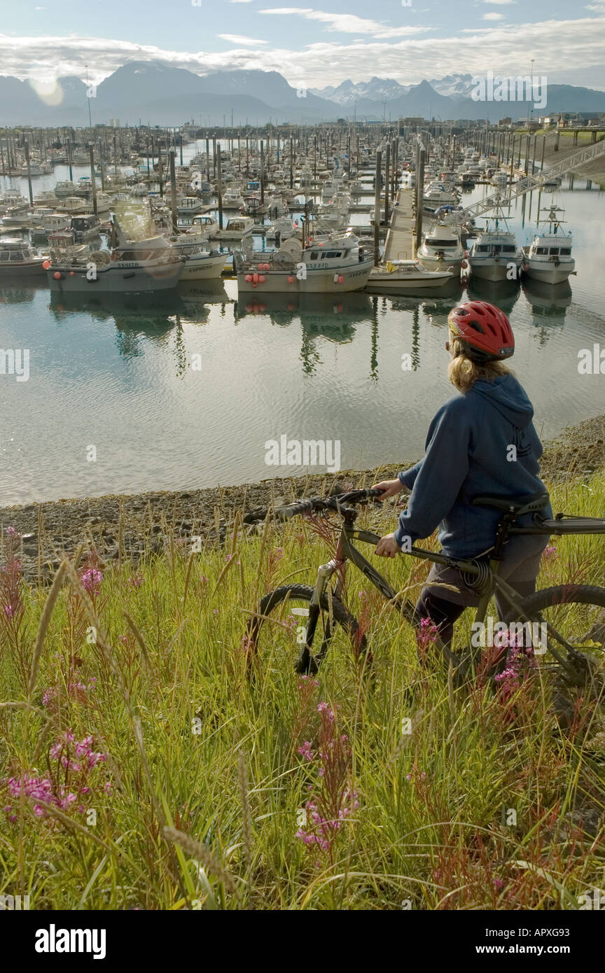 Weibliche Biker anzeigen Bootshafen Homer, Homer, Alaska Stockfoto