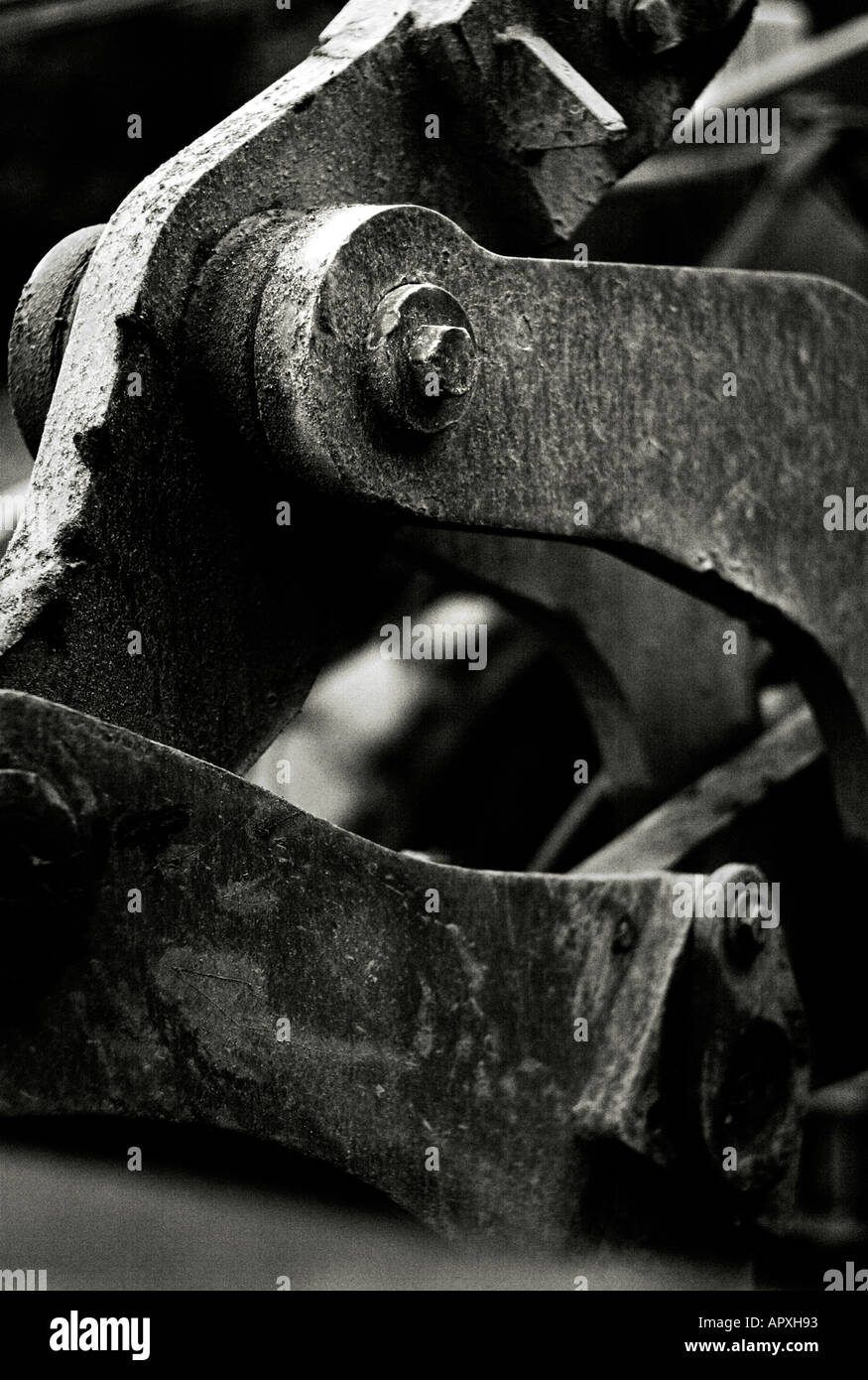 Detail der Traktor Metallscharniere auf Schaufel Gestänge Stockfoto