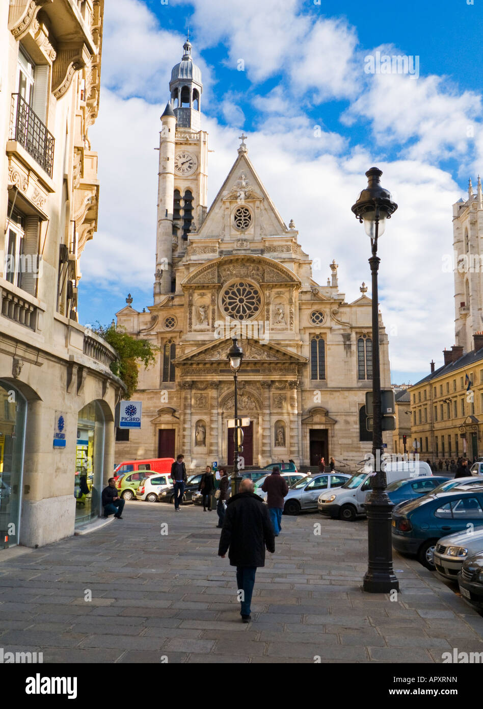 Paris Street - Eglise Saint Etienne du Mont im Quartier Latin, Paris, Frankreich, Europa im Winter Stockfoto