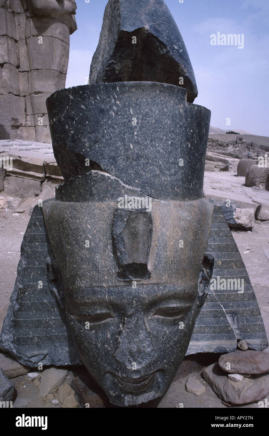 Der Granit-Kopf des Pharao Ramesses II Ramesseum thebanischen Nekropole Ägypten Stockfoto