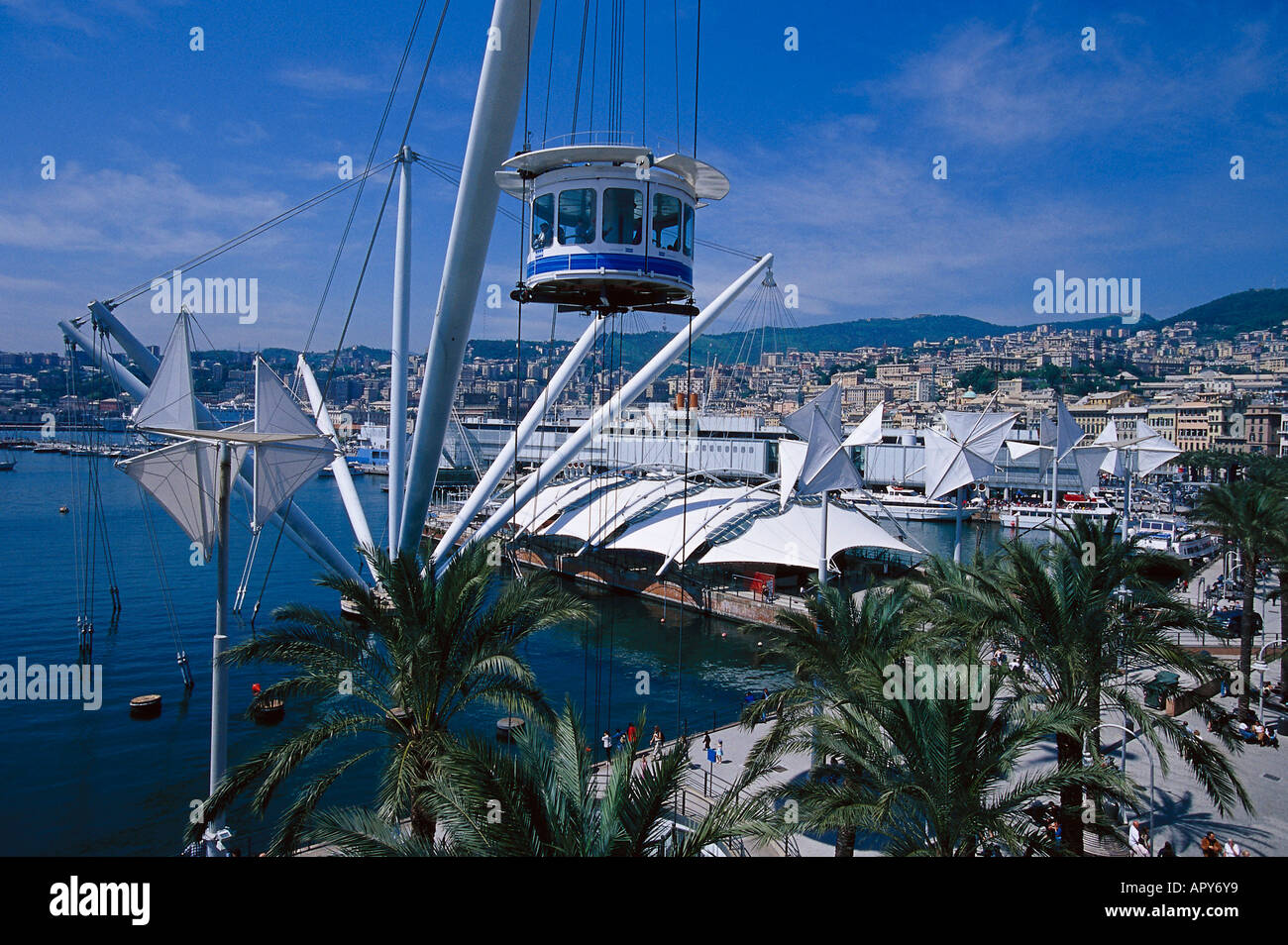 Porto Antico mit Biga Arch Renzo Piano, Genua, Ligurien Italien Stockfoto