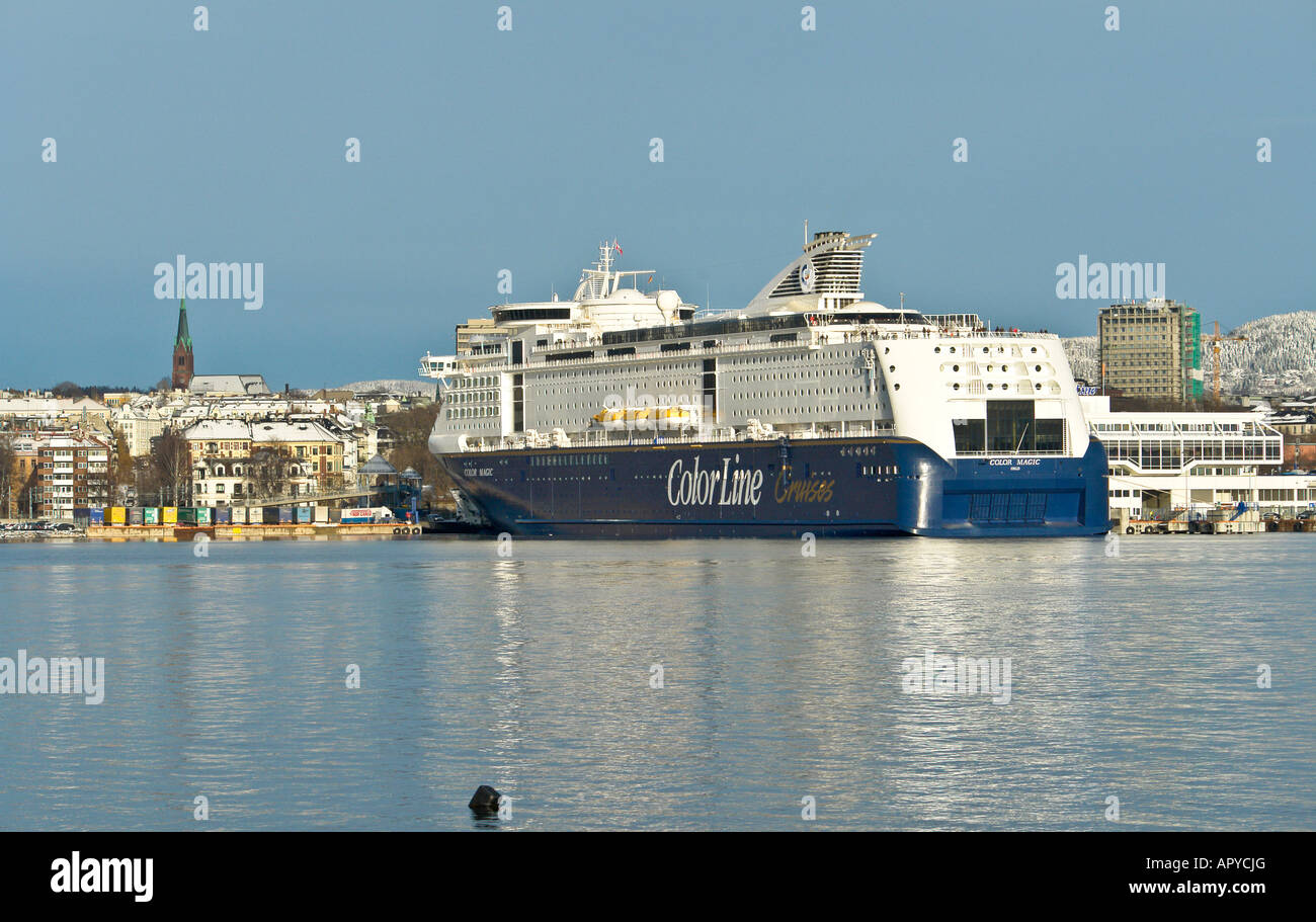 Neues Auto Color Line Fähre Color Magic verlassen Oslo Norwegen auf dem Weg nach Kiel in Deutschland Stockfoto