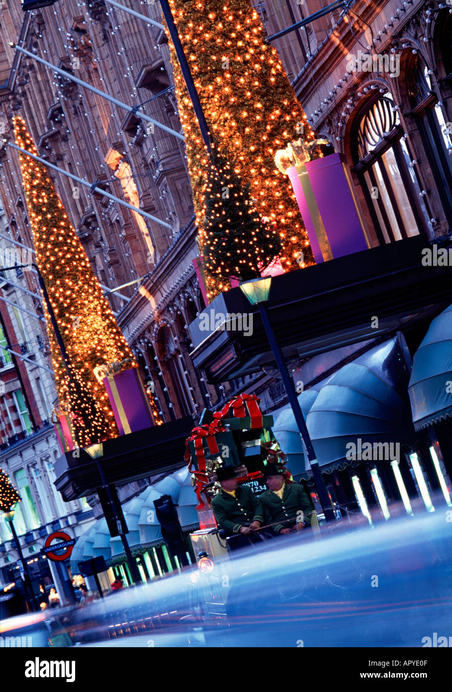 Harrods zu Weihnachten, London, England Stockfoto