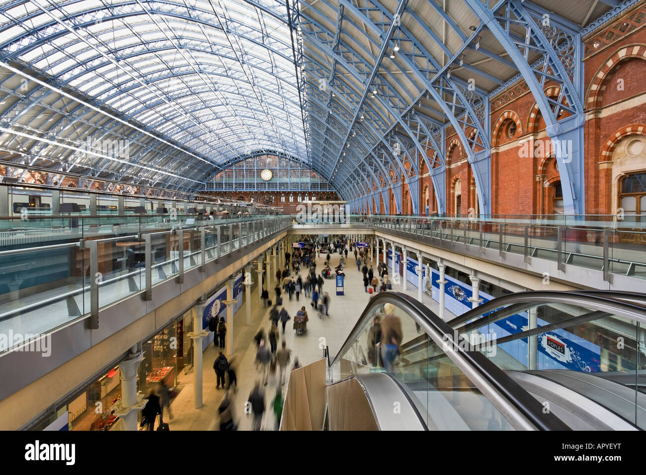 Innere des renovierten St. Pancras International Station Stockfoto