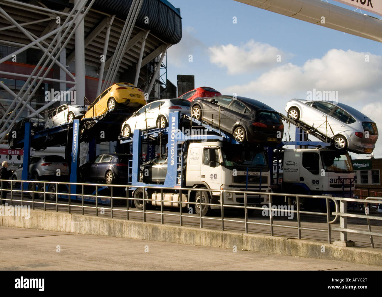 Autotransporter außerhalb der Millenium Stadion Cardiff Stockfoto