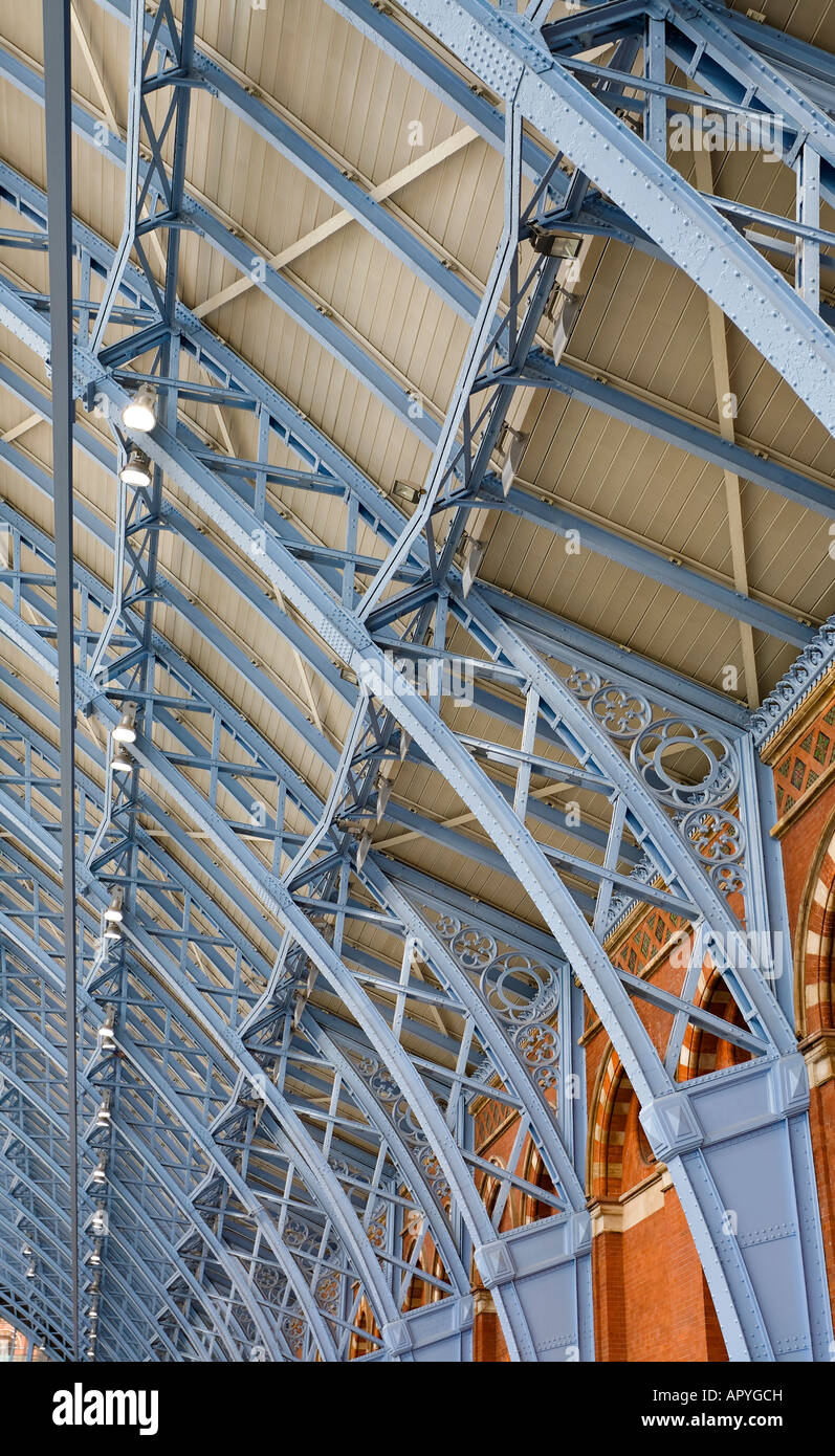 Innere des renovierten St. Pancras International Station Stockfoto