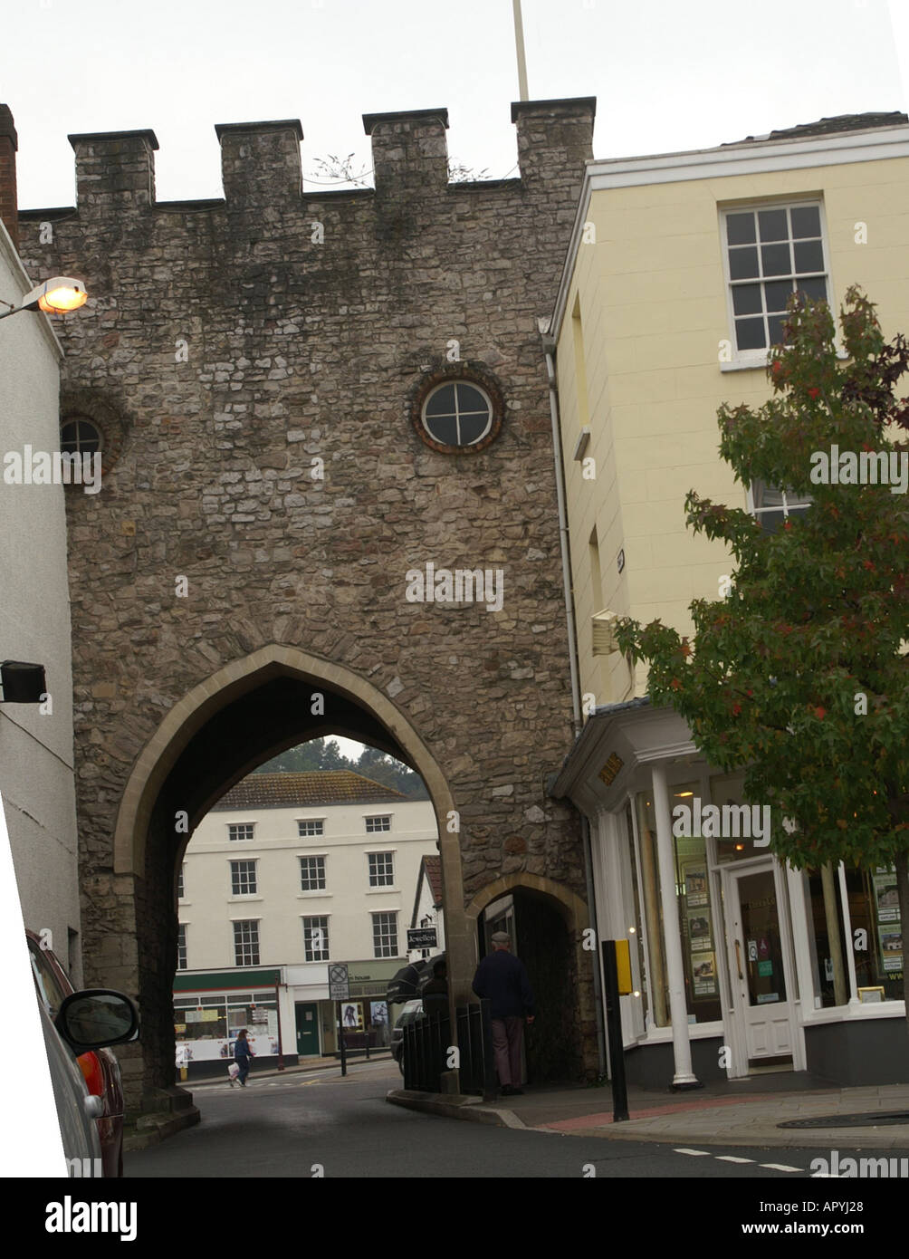 Tor oder Bogen in Stadtbefestigung bei Chepstow Wales UK Stockfoto