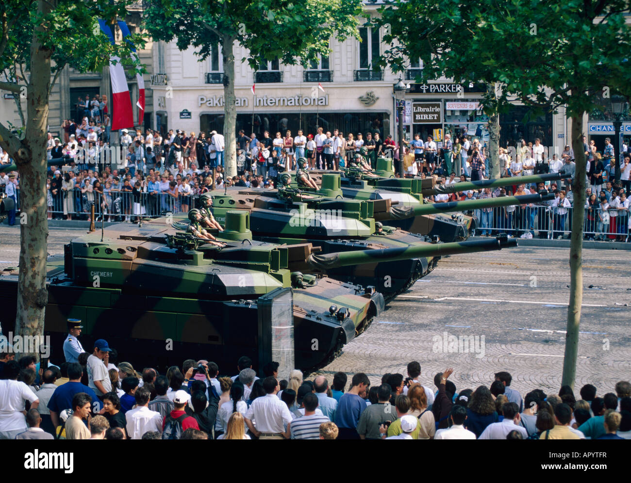 EU-FR Frankreich Region Ile de France Paris 8 Bezirk Juli 14. Klangpraxis-Nationalfeiertag Panzerbrigade der berühmten Avenue des Champs Stockfoto