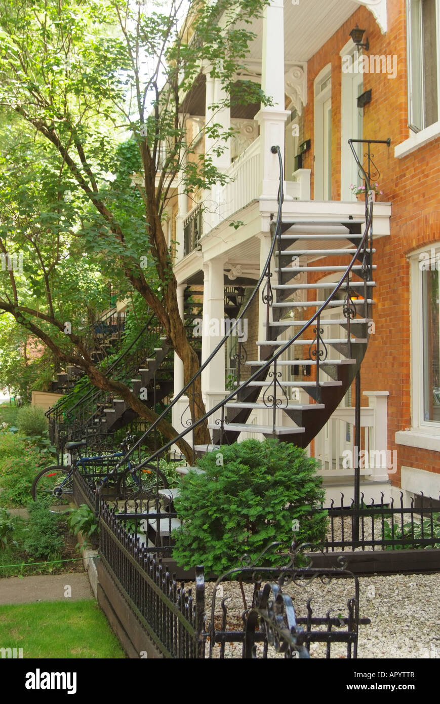 Kanada Quebec Montreal Aussentreppe In Den Zweiten Stock Des Wrought Eisens Gemacht Stockfotografie Alamy