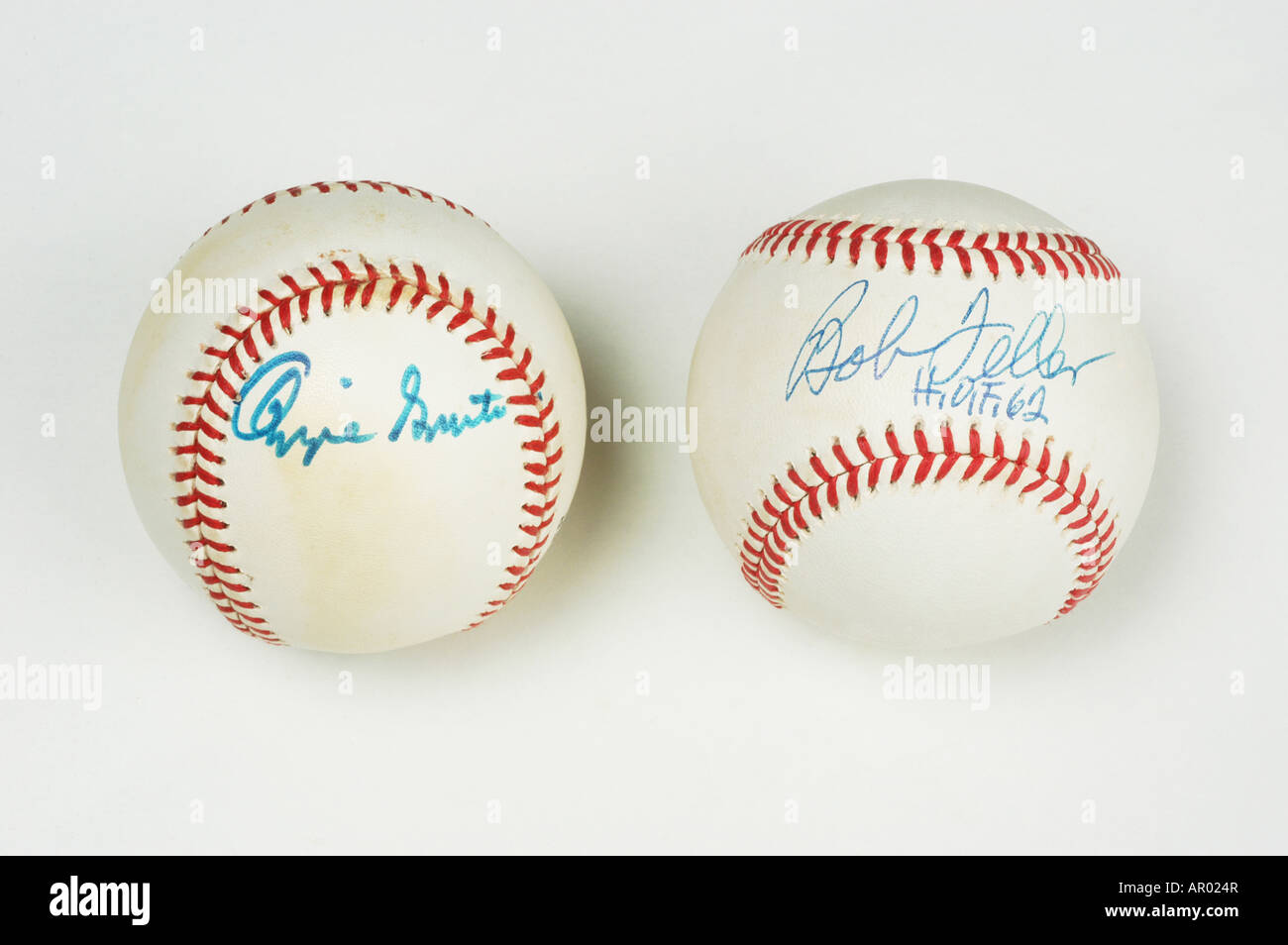 Signiertes Baseballs Ozzie Smith und Bob Feller Hall Of Fame-Mitglieder Cooperstown NY USA Sport Stockfoto