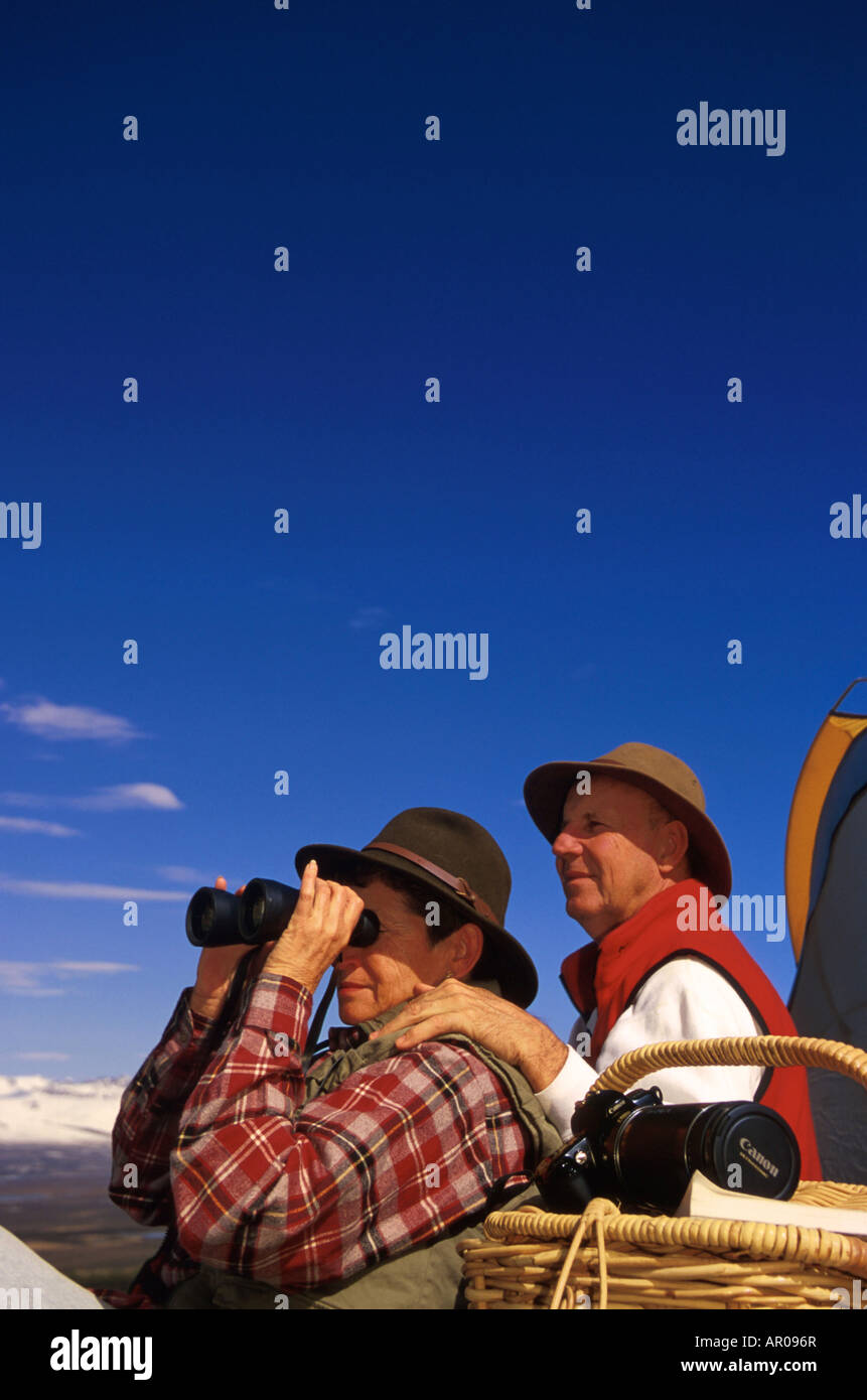 Älteres paar Camping in der Nähe von Denali Highway IN AK Stockfoto