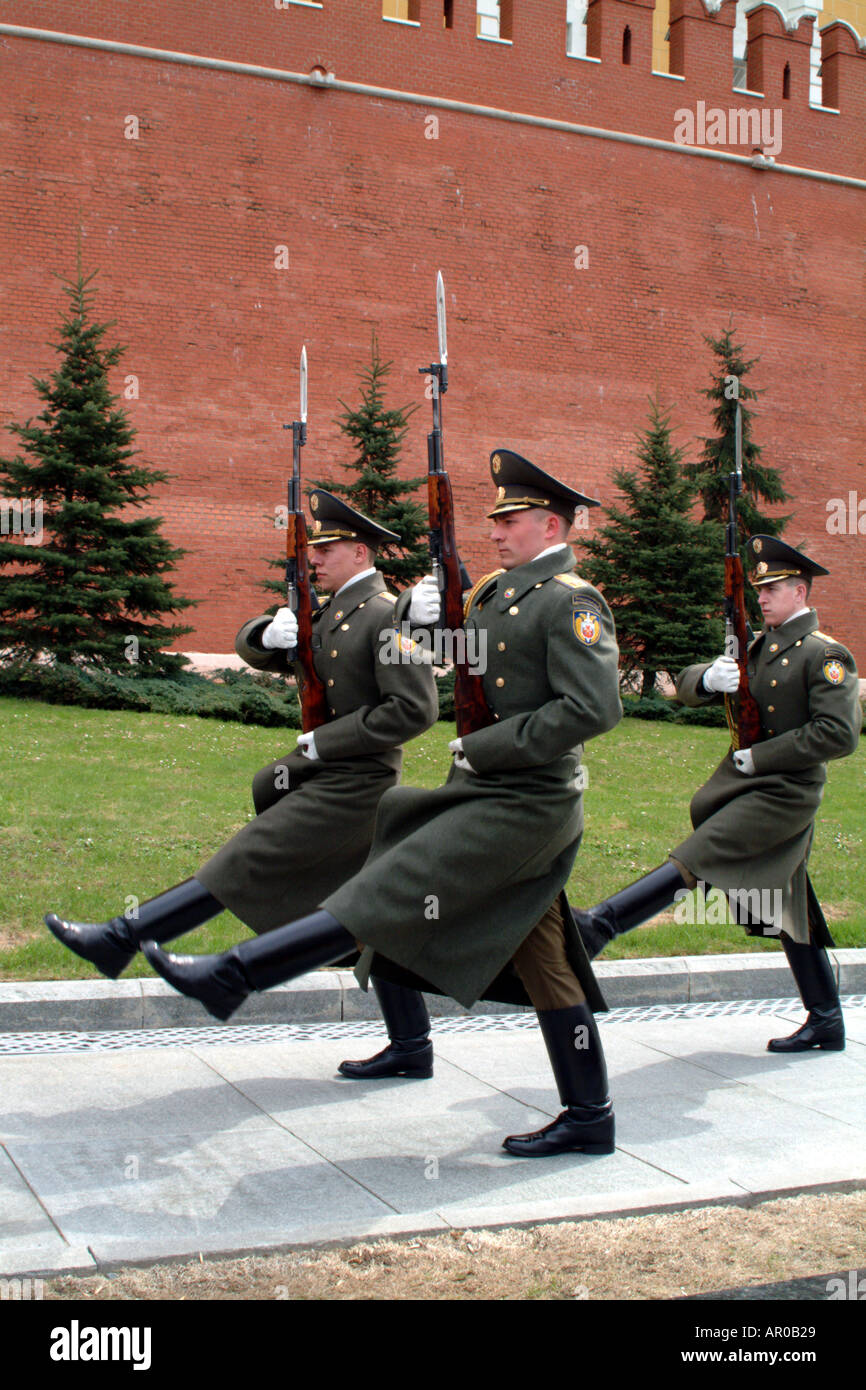 Der Kreml Mauer Moskau Russland Russische Föderation ändern die Guard-Gans treten russischer Soldaten auf Parade Stockfoto