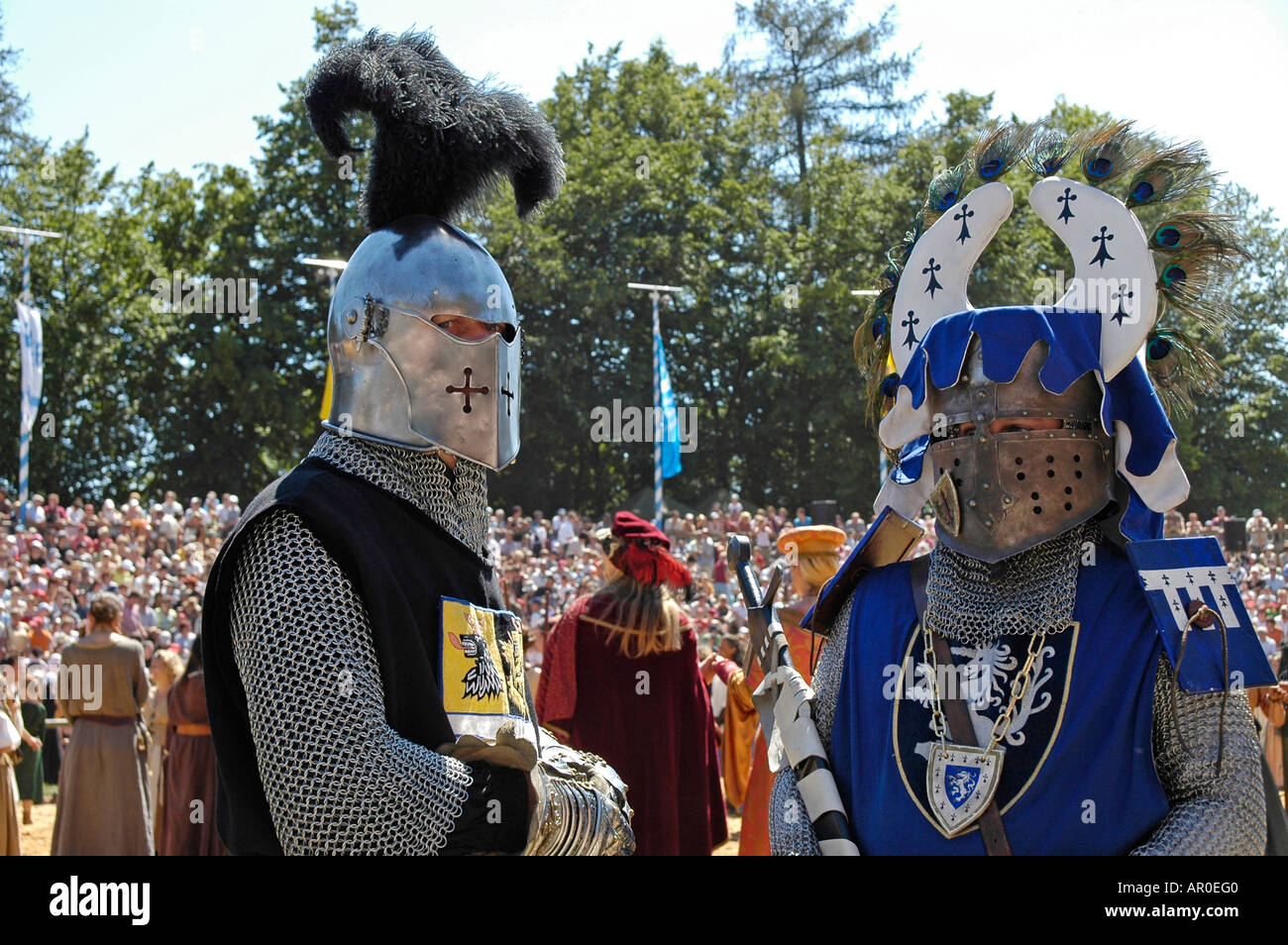 Die Ritter Man in medieval knight costume -Fotos und -Bildmaterial in hoher ...