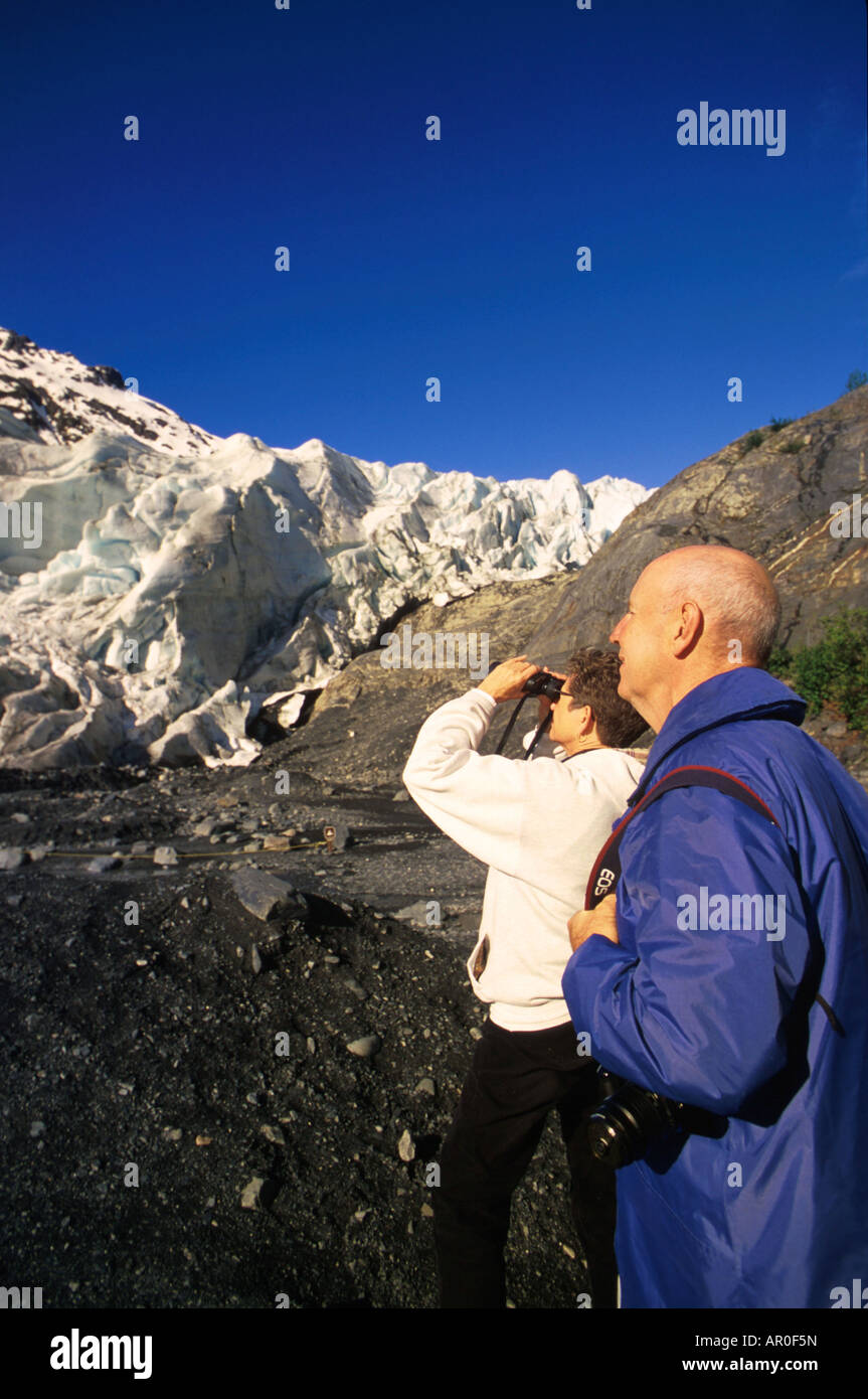 Ältere paar Ansicht Exit Gletscher Kenai Fjords KP AK Stockfoto