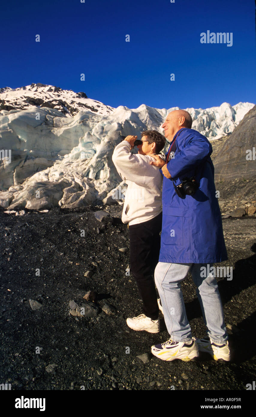 Ältere paar Ansicht Exit Gletscher Kenai Fjords KP AK Stockfoto