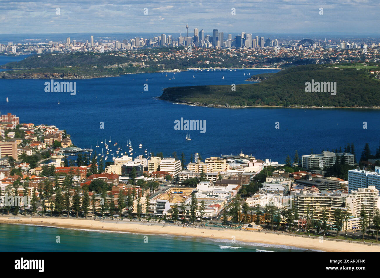 Manly Beach und Sydney Harbour, aus der Luft, Australien, New South Wales, Manly, Sydney Harbour Luftbild, Luftaufnahme von Badeort Manl Stockfoto