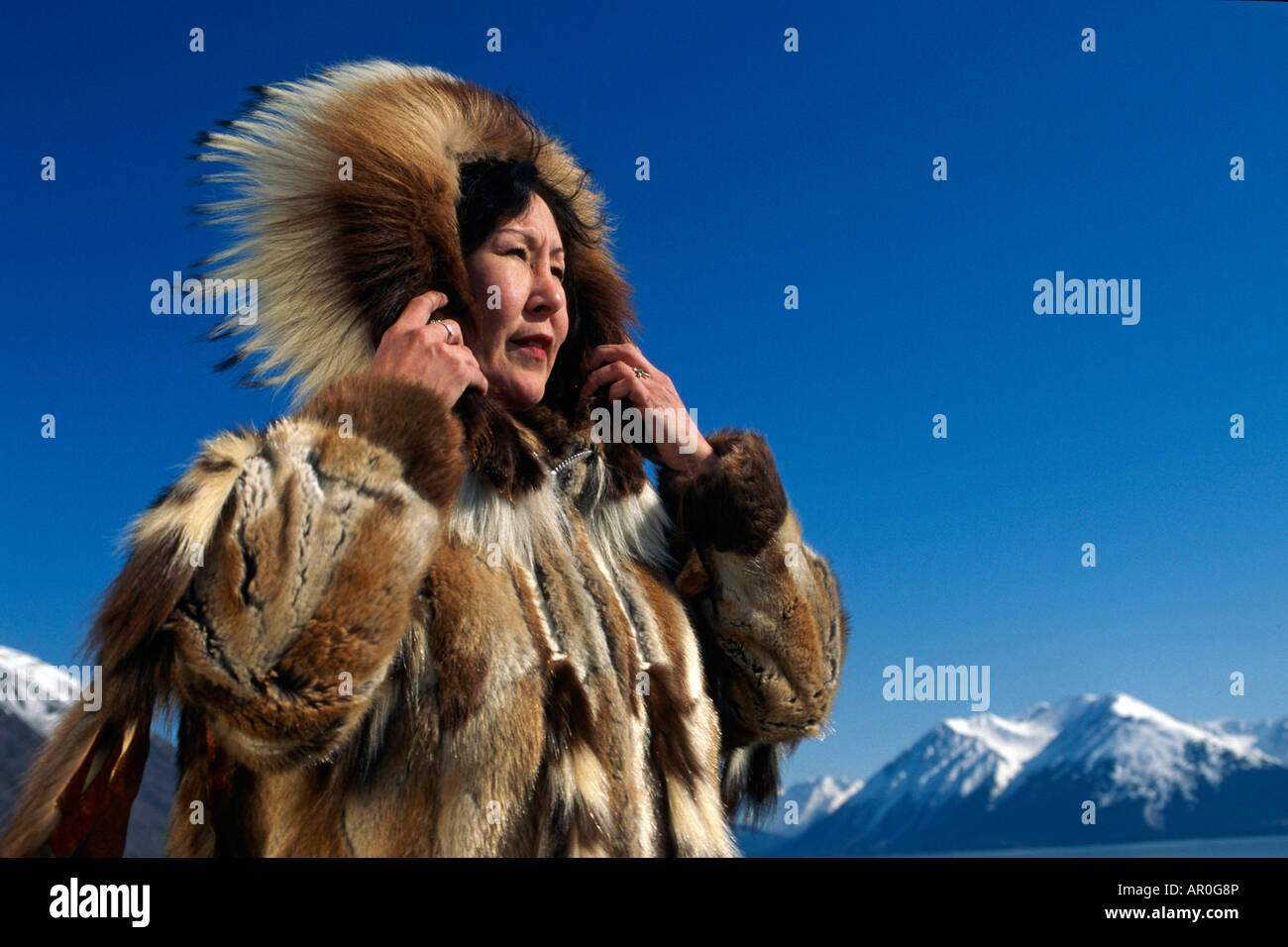 Inupiaq Eskimo Frau Im Traditionellen Parka Sc Ak Winter Stockfotografie Alamy 2421