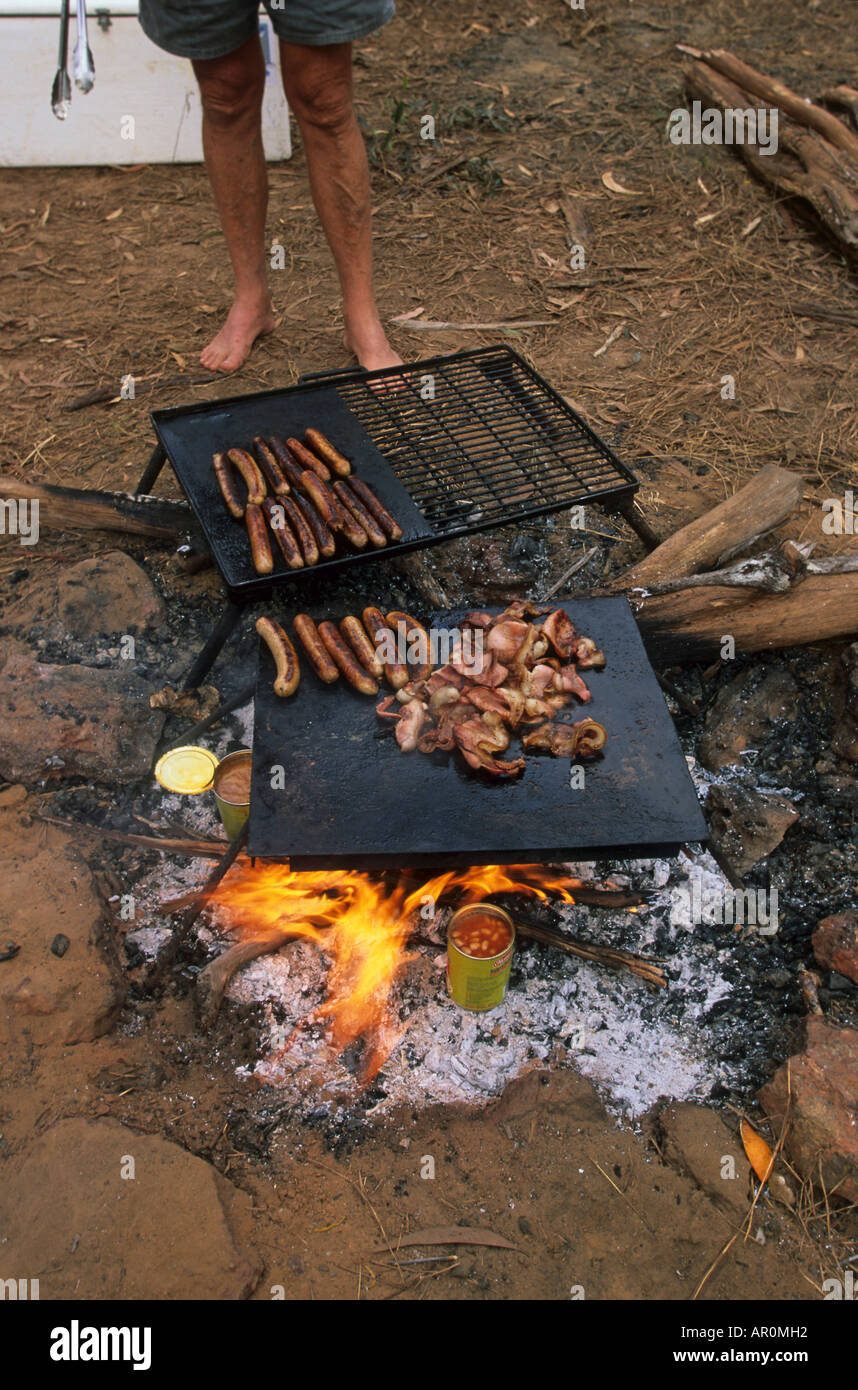 Fleisch am offenen feuer kochen -Fotos und -Bildmaterial in hoher Auflösung  – Alamy
