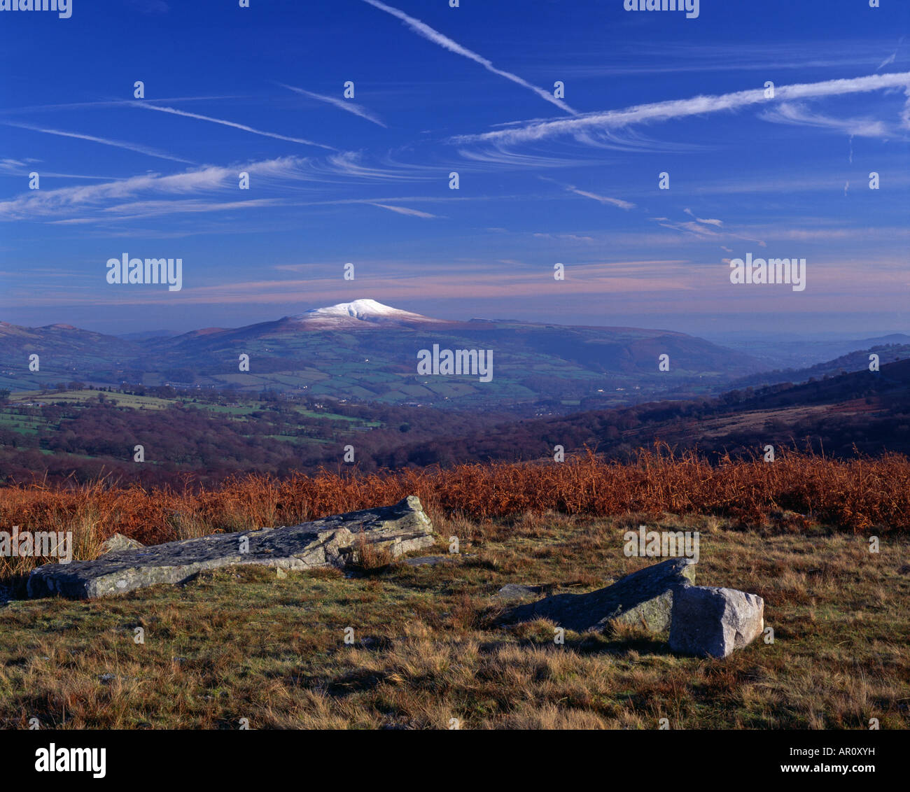 USK Valley und Zuckerhut von Waun llech in der Nähe von Llangynidr, Bannau Brycheiniog (Brecon Beacons National Park), Powys, Wales, Großbritannien Stockfoto