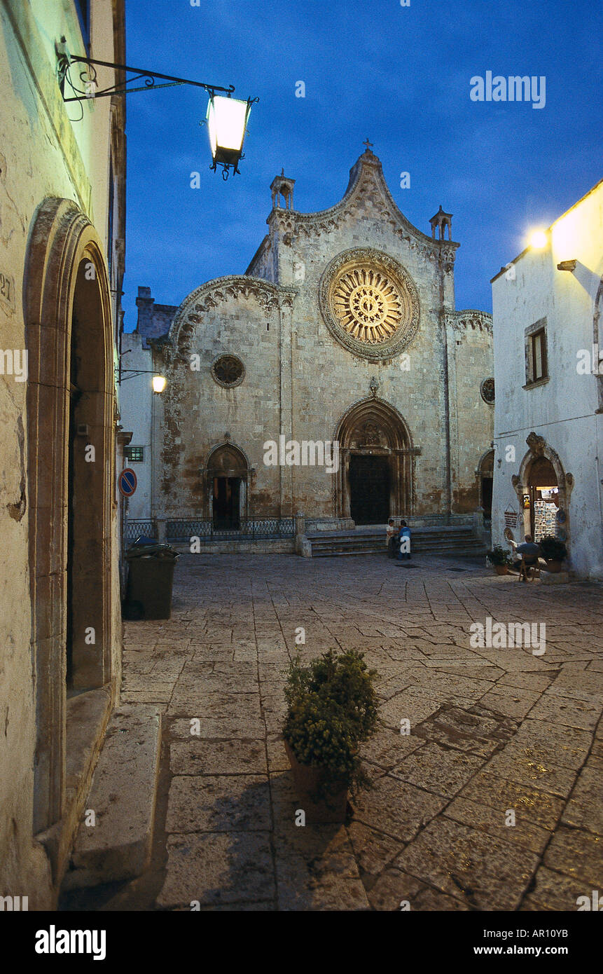 Außenansicht der Kathedrale, Ostuni, Gargano, Apulien, Italien Stockfoto