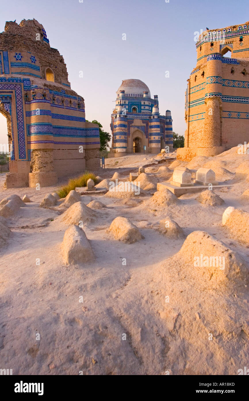 Die prächtigen Ruinen aus dem XV Jahrhundert Mausoleum von Bibi Jawindi bei Sonnenuntergang Uch Sharif Pakistan Stockfoto