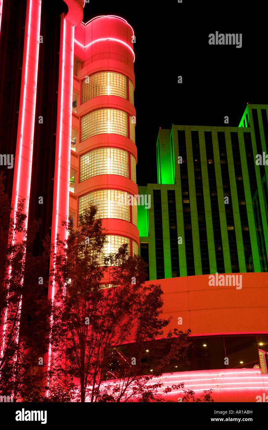 Neonlicht-Gebäude, darunter das Eldorado Hotel und Casino Downtown Reno Nevada Stockfoto