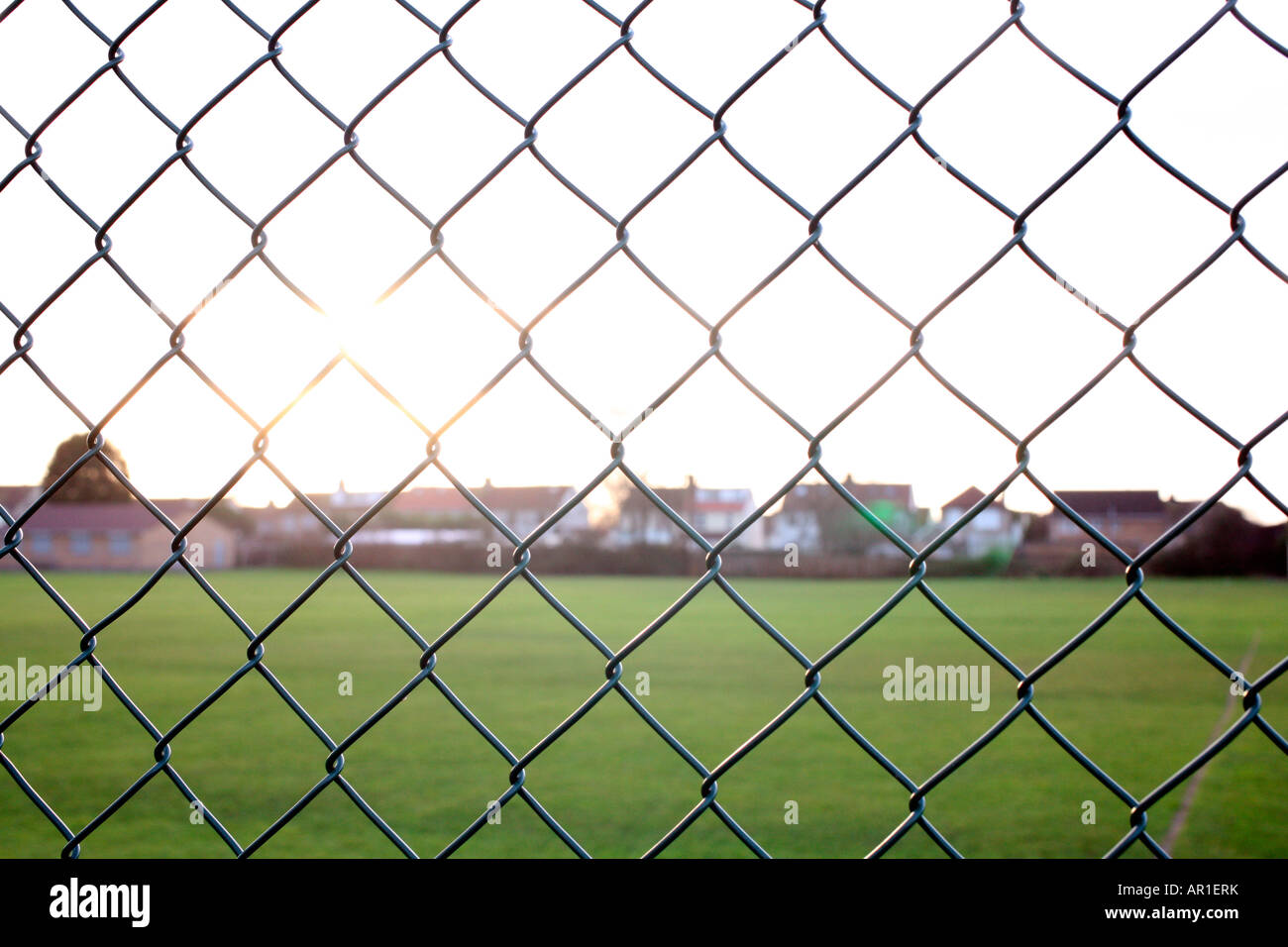 Schule-Spielfeld-Zaun Stockfoto