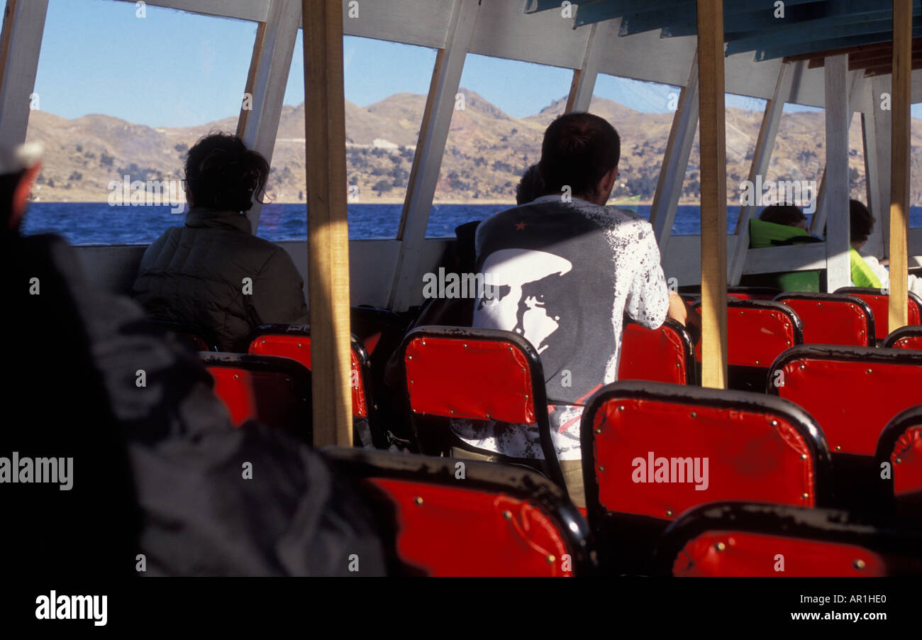 Che auf dem Boot auf dem Titicacasee in Bolivien Stockfoto